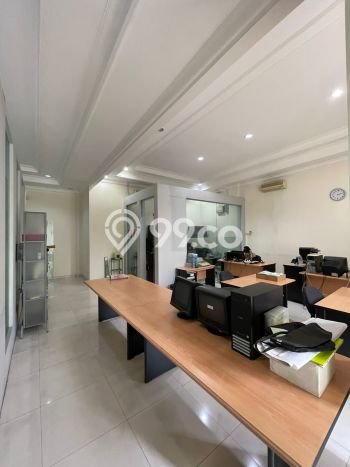 Rumah Nyaman 3 KT LT 320m2m² di Senopati, Jakarta Selatan Rumah Nyaman 3 KT LT 320m2m² di Senopati, Jakarta Selatan