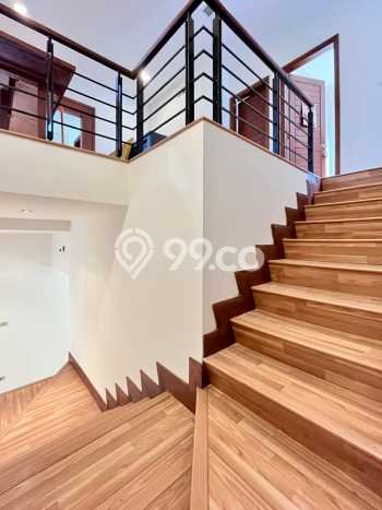 Ready to Use! Luxury House LT 300m2 Desain Elegan di Lebak Bulus Ready to Use! Luxury House LT 300m2 Desain Elegan di Lebak Bulus