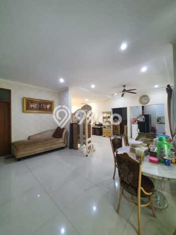 Dijual Rumah Luas Elegan Dengan View Cantik di Cirendeu, Jakarta Selatan Dijual Rumah Luas Elegan Dengan View Cantik di Cirendeu, Jakarta Selatan