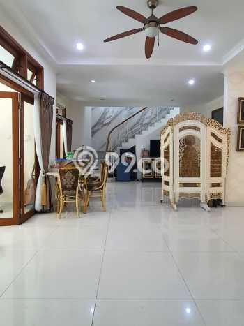 Dijual Rumah Luas Elegan Dengan View Cantik di Cirendeu, Jakarta Selatan Dijual Rumah Luas Elegan Dengan View Cantik di Cirendeu, Jakarta Selatan
