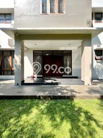 Rumah Elit Akses Mudah di Jakarta Selatan Semi Furnished Rumah Elit Akses Mudah di Jakarta Selatan Semi Furnished