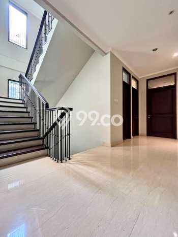 Rumah Elit Akses Mudah di Jakarta Selatan Semi Furnished Rumah Elit Akses Mudah di Jakarta Selatan Semi Furnished