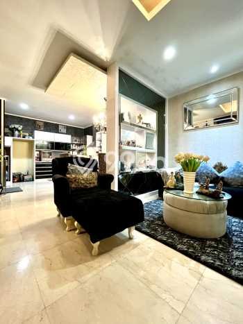 Rumah Luxury Modern Siap Huni di Patal Senayan Jakarta Selatan Rumah Luxury Modern Siap Huni di Patal Senayan Jakarta Selatan