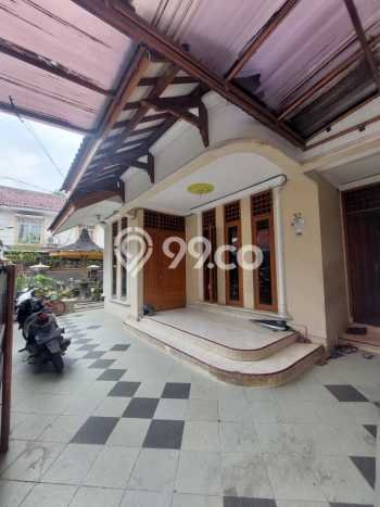 LIMITED OFFER! Rumah Berkualitas di Tebet, Luas 236m2m² LB 180m2m² LIMITED OFFER! Rumah Berkualitas di Tebet, Luas 236m2m² LB 180m2m²