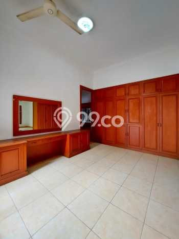 Rumah Luxury Modern Tanpa Renovasi di Jati Padang Jakarta Selatan Rumah Luxury Modern Tanpa Renovasi di Jati Padang Jakarta Selatan