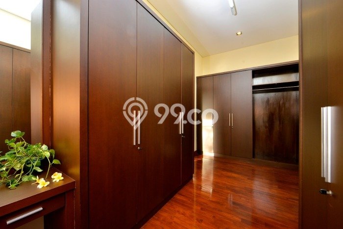 Dijual Rumah Luas Elegan Dengan View Eksklusif di Kemang, Jakarta Selatan Dijual Rumah Luas Elegan Dengan View Eksklusif di Kemang, Jakarta Selatan