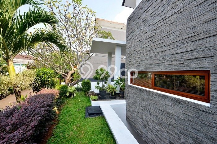 Dijual Rumah Luas Elegan Dengan View Eksklusif di Kemang, Jakarta Selatan Dijual Rumah Luas Elegan Dengan View Eksklusif di Kemang, Jakarta Selatan
