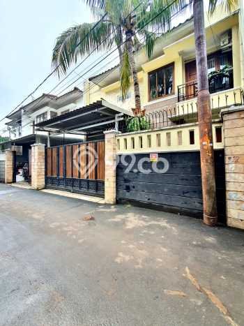 Rumah Kualitas Premium 3 Kamar Tidur Lokasi Prestisius di Kawasan Berkembang Kemang, Jakarta Selatan Rumah Kualitas Premium 3 Kamar Tidur Lokasi Prestisius di Kawasan Berkembang Kemang, Jakarta Selatan
