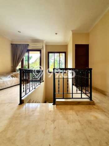 Rumah Kualitas Premium 3 Kamar Tidur Lokasi Prestisius di Kawasan Berkembang Kemang, Jakarta Selatan Rumah Kualitas Premium 3 Kamar Tidur Lokasi Prestisius di Kawasan Berkembang Kemang, Jakarta Selatan