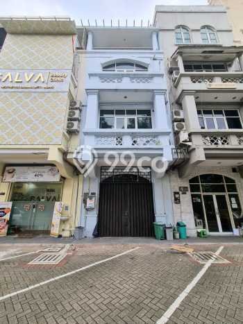 Ruko Dijual di Prime Area Jakarta Selatan Luas 200m2 Ruko Dijual di Prime Area Jakarta Selatan Luas 200m2