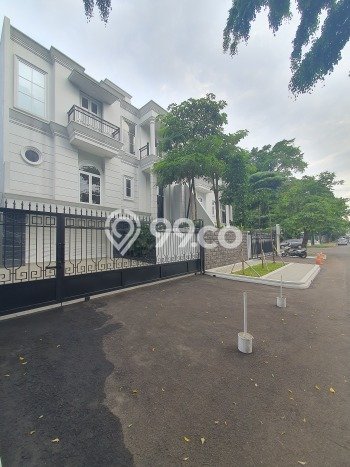 Rumah Mewah Siap Huni LT 318m2 di Kebayoran Baru, Jakarta Selatan Rumah Mewah Siap Huni LT 318m2 di Kebayoran Baru, Jakarta Selatan