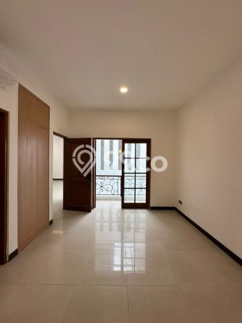 Rumah Mewah LB 280m2 Siap Huni Desain Elegan di Pondok Indah, Jakarta Selatan Rumah Mewah LB 280m2 Siap Huni Desain Elegan di Pondok Indah, Jakarta Selatan