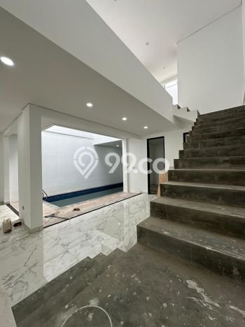 Rumah Elit Modern Siap Huni di Fatmawati Jakarta Selatan Rumah Elit Modern Siap Huni di Fatmawati Jakarta Selatan
