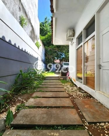 Hunian Elit LB 180m2 Siap Pakai Desain Elegan di Kemang, Jakarta Selatan Hunian Elit LB 180m2 Siap Pakai Desain Elegan di Kemang, Jakarta Selatan