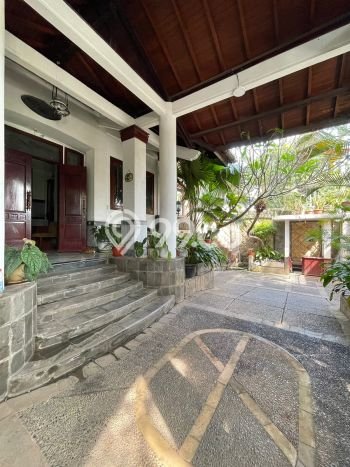 Jual Rumah Luas Megah Dengan View Eksklusif di Senopati, Jakarta Selatan Jual Rumah Luas Megah Dengan View Eksklusif di Senopati, Jakarta Selatan