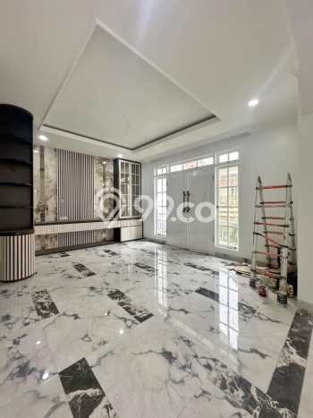 DIJUAL CEPAT! Rumah Asri di Cilandak, Jakarta Selatan, LT 247m2m² LB 450m2m² Bisa Nego! DIJUAL CEPAT! Rumah Asri di Cilandak, Jakarta Selatan, LT 247m2m² LB 450m2m² Bisa Nego!