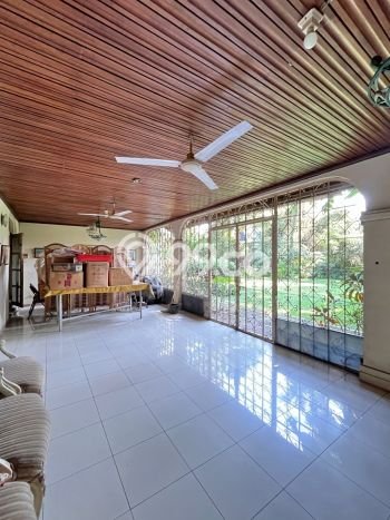 For Sale! Premium House LT 2002m2 Desain Elegan di Kemang For Sale! Premium House LT 2002m2 Desain Elegan di Kemang