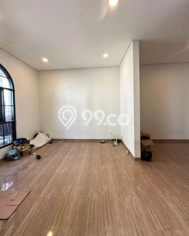 Rumah dengan Lokasi Strategis 4 KT di Kemang, Jakarta Selatan Rumah dengan Lokasi Strategis 4 KT di Kemang, Jakarta Selatan