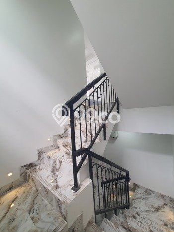 Ready to Use! Luxury House LT 114m2 Desain Elegan di Pejaten Ready to Use! Luxury House LT 114m2 Desain Elegan di Pejaten