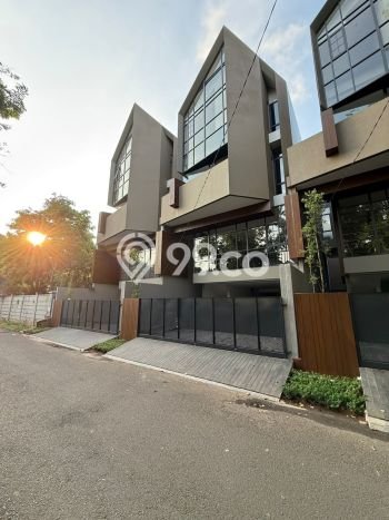 Rumah Mewah LB 385m2 Siap Huni Desain Elegan di Cipete, Jakarta Selatan Rumah Mewah LB 385m2 Siap Huni Desain Elegan di Cipete, Jakarta Selatan