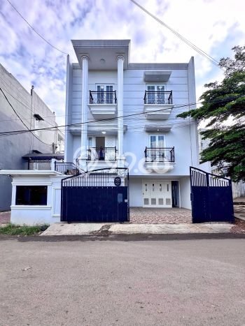 Kesempatan Langka Memiliki Rumah LT 131m2m² / LB 240m2m² di Kawasan Komersial Jagakarsa, Jakarta Selatan Kesempatan Langka Memiliki Rumah LT 131m2m² / LB 240m2m² di Kawasan Komersial Jagakarsa, Jakarta Selatan