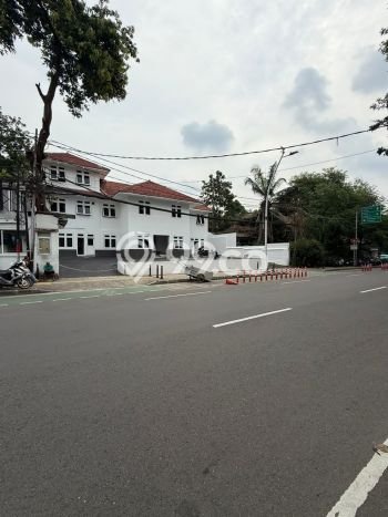 Rumah Nyaman dengan Luas Bangunan 1200m² di Lokasi Menteng, Jakarta Pusat Rumah Nyaman dengan Luas Bangunan 1200m² di Lokasi Menteng, Jakarta Pusat
