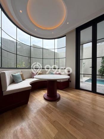 For Sale! Luxury House LT 370m2 Desain Elegan di Senopati For Sale! Luxury House LT 370m2 Desain Elegan di Senopati