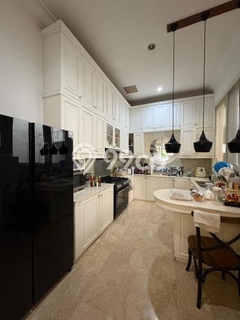 SIAP HUNI! Rumah Strategis area Kemang, Luas 700m² Bangunan 450m² SIAP HUNI! Rumah Strategis area Kemang, Luas 700m² Bangunan 450m²