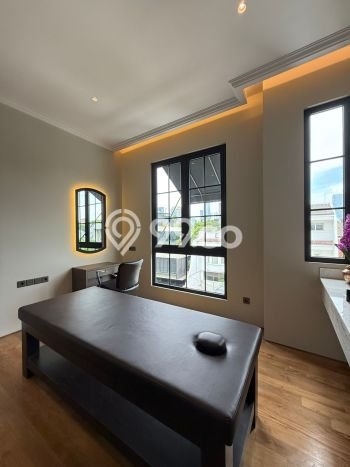 For Sale! Luxury House LT 370m2 Desain Elegan di Senopati For Sale! Luxury House LT 370m2 Desain Elegan di Senopati