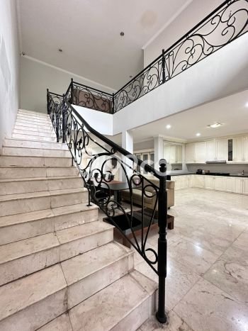 Hunian Eksklusif Dijual LT 325m2 di Kebayoran Baru, Jakarta Selatan Hunian Eksklusif Dijual LT 325m2 di Kebayoran Baru, Jakarta Selatan