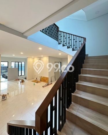 Rumah dengan Lokasi Strategis 4 KT di Kemang, Jakarta Selatan Rumah dengan Lokasi Strategis 4 KT di Kemang, Jakarta Selatan