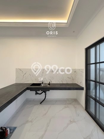 Ready to Use! Luxury House LT 140m2 Desain Elegan di Pejaten Ready to Use! Luxury House LT 140m2 Desain Elegan di Pejaten