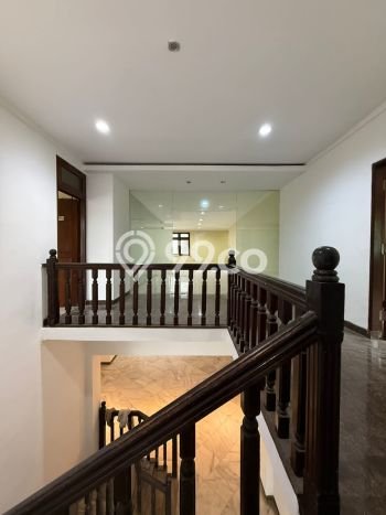 Rumah Nyaman dengan Luas Bangunan 1200m² di Lokasi Menteng, Jakarta Pusat Rumah Nyaman dengan Luas Bangunan 1200m² di Lokasi Menteng, Jakarta Pusat