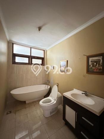 Rumah Elit Modern Tanpa Renovasi di Pejaten Jakarta Selatan Rumah Elit Modern Tanpa Renovasi di Pejaten Jakarta Selatan