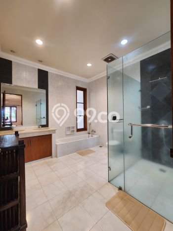 Hunian Bagus Disewakan di Kemang, Jakarta Selatan LT 535m2, LB 450m2 Hunian Bagus Disewakan di Kemang, Jakarta Selatan LT 535m2, LB 450m2