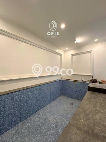 Ready to Use! Luxury House LT 140m2 Desain Elegan di Pejaten Ready to Use! Luxury House LT 140m2 Desain Elegan di Pejaten