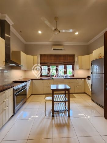Hunian Bagus Disewakan di Kemang, Jakarta Selatan LT 535m2, LB 450m2 Hunian Bagus Disewakan di Kemang, Jakarta Selatan LT 535m2, LB 450m2