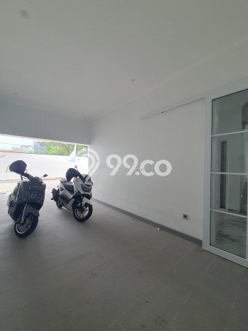 Ready to Use! Luxury House LT 114m2 Desain Elegan di Pejaten Ready to Use! Luxury House LT 114m2 Desain Elegan di Pejaten