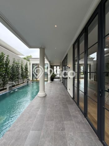 For Sale! Luxury House LT 370m2 Desain Elegan di Senopati For Sale! Luxury House LT 370m2 Desain Elegan di Senopati
