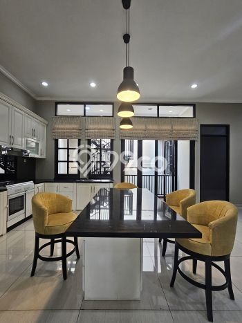 Ready to Use! Luxury House LT 215m2 Desain Modern di Senopati Ready to Use! Luxury House LT 215m2 Desain Modern di Senopati