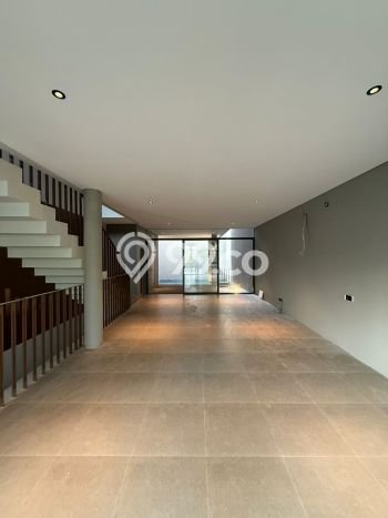Rumah Mewah LB 385m2 Siap Huni Desain Elegan di Cipete, Jakarta Selatan Rumah Mewah LB 385m2 Siap Huni Desain Elegan di Cipete, Jakarta Selatan