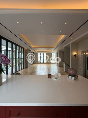 For Sale! Luxury House LT 370m2 Desain Elegan di Senopati For Sale! Luxury House LT 370m2 Desain Elegan di Senopati