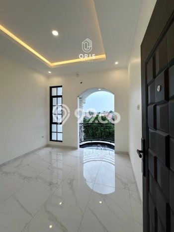 Ready to Use! Luxury House LT 140m2 Desain Elegan di Pejaten Ready to Use! Luxury House LT 140m2 Desain Elegan di Pejaten