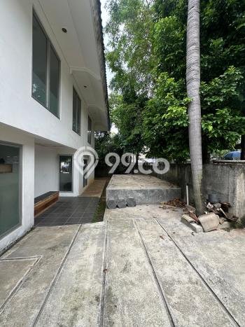 NEW LISTING! Rumah Premium di Kebayoran Baru, Luas 244m2m² LB 200m2m² NEW LISTING! Rumah Premium di Kebayoran Baru, Luas 244m2m² LB 200m2m²