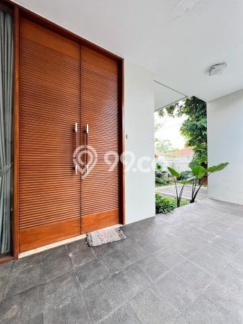Rumah Mewah LB 550m2 Siap Pakai Desain Elegan di Kemang, Jakarta Selatan Rumah Mewah LB 550m2 Siap Pakai Desain Elegan di Kemang, Jakarta Selatan
