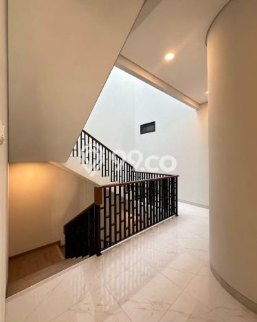 Rumah dengan Lokasi Strategis 4 KT di Kemang, Jakarta Selatan Rumah dengan Lokasi Strategis 4 KT di Kemang, Jakarta Selatan