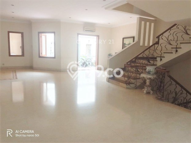 Hunian Mewah Siap Huni LT 560m2 di Kebayoran Lama, Jakarta Selatan Hunian Mewah Siap Huni LT 560m2 di Kebayoran Lama, Jakarta Selatan