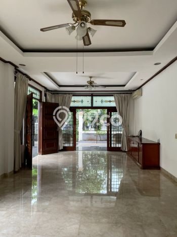 Lokasi terbaik! Rumah siap pakai dikontrakkan di Kebayoran Baru LB 420m2 Lokasi terbaik! Rumah siap pakai dikontrakkan di Kebayoran Baru LB 420m2
