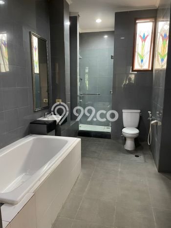 Lokasi terbaik! Rumah siap pakai dikontrakkan di Kebayoran Baru LB 420m2 Lokasi terbaik! Rumah siap pakai dikontrakkan di Kebayoran Baru LB 420m2