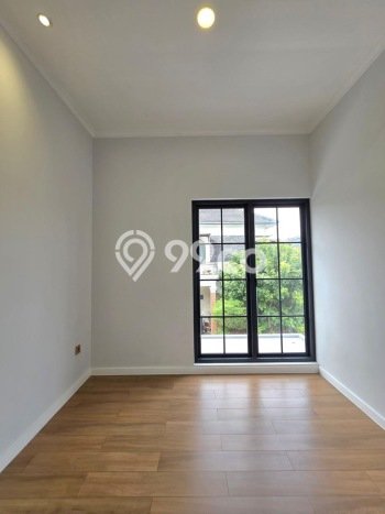 Rumah Mewah LB 180m2 Siap Pakai Desain Elegan di BSD Nusaloka, Tangerang Rumah Mewah LB 180m2 Siap Pakai Desain Elegan di BSD Nusaloka, Tangerang